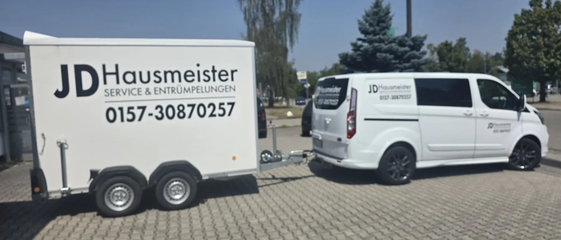 Firmentransporter mit Anhänger von JD Hausmeister